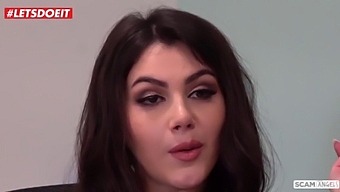 Valentina Nappi和karma Rx在letsdoeit视频中通过欺骗他们的老板开始新的业务