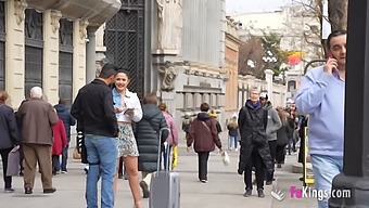 新手女士nuria Millan在街上接陌生人时很享受!