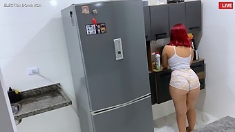 Ερασιτέχνης Καμαριέρα Με Μεγάλο Κώλο Καταγράφηκε Στην Κάμερα